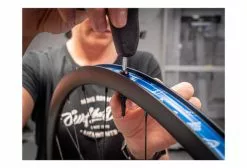 Par De Válvulas Negras Sin Cámara Schwalbe -Mantenimiento Ventas 2022 2012077604b309001b650.81552724